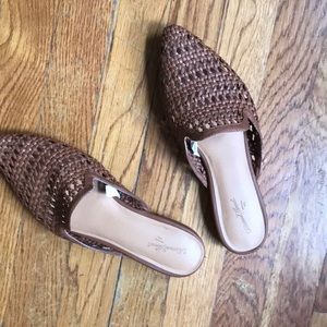 Universal thread brown mule 6.5